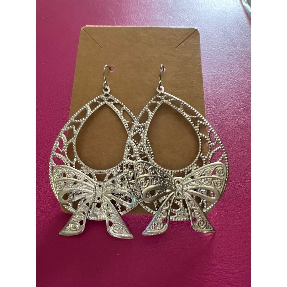 Silver Oval Hoop Filigree Earrings